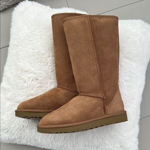 NWT - UGG Classic Tall II Boots - Chestnut🤎